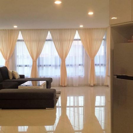Kampung Sungai Ular Cherloft@Samsuria Beach Residences מראה חיצוני תמונה